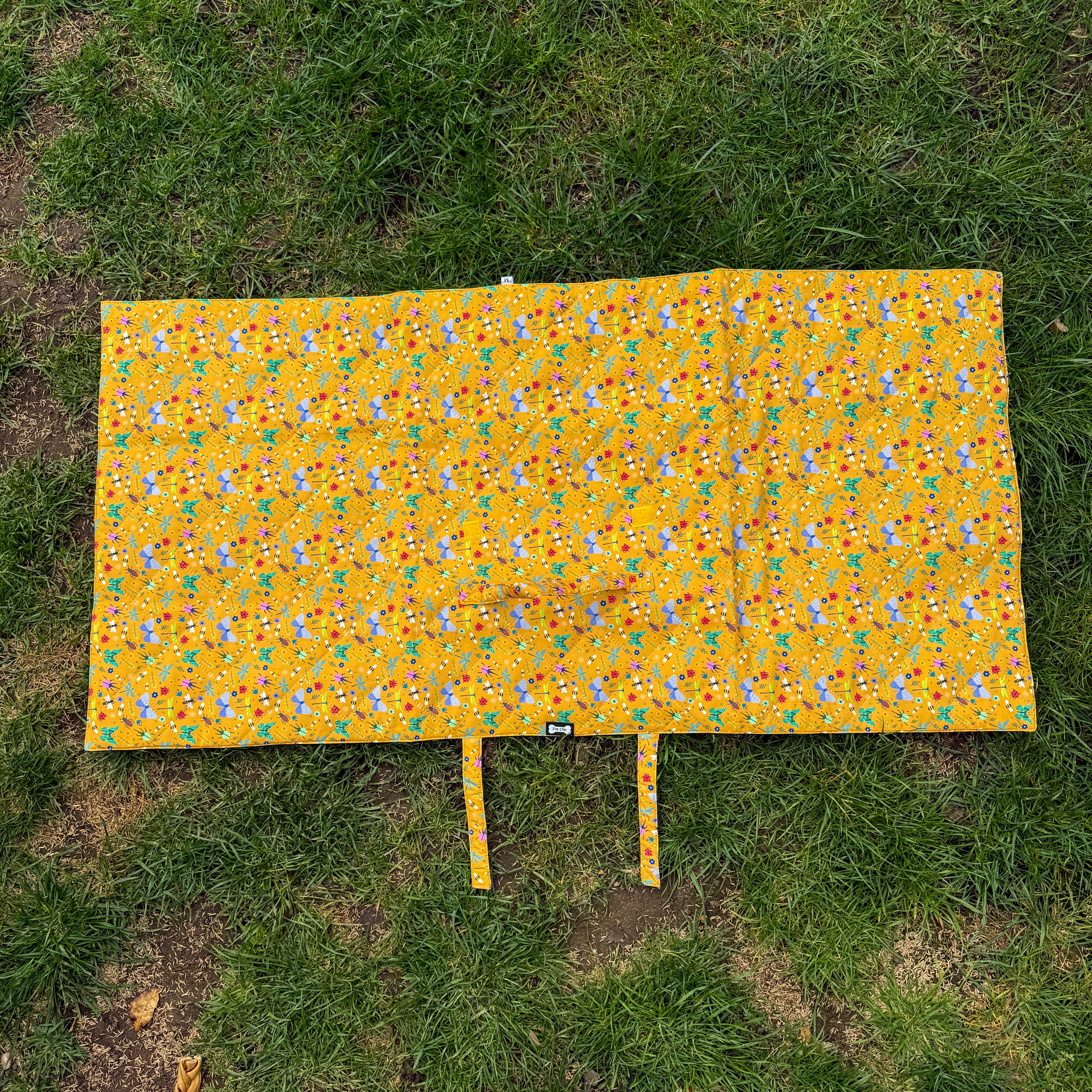 Summer Buzzin' Dog Settle Mat – Lightweight, Waterproof & Travel-Friendly | Shop Brit | UK Pet Shop | Pet Products