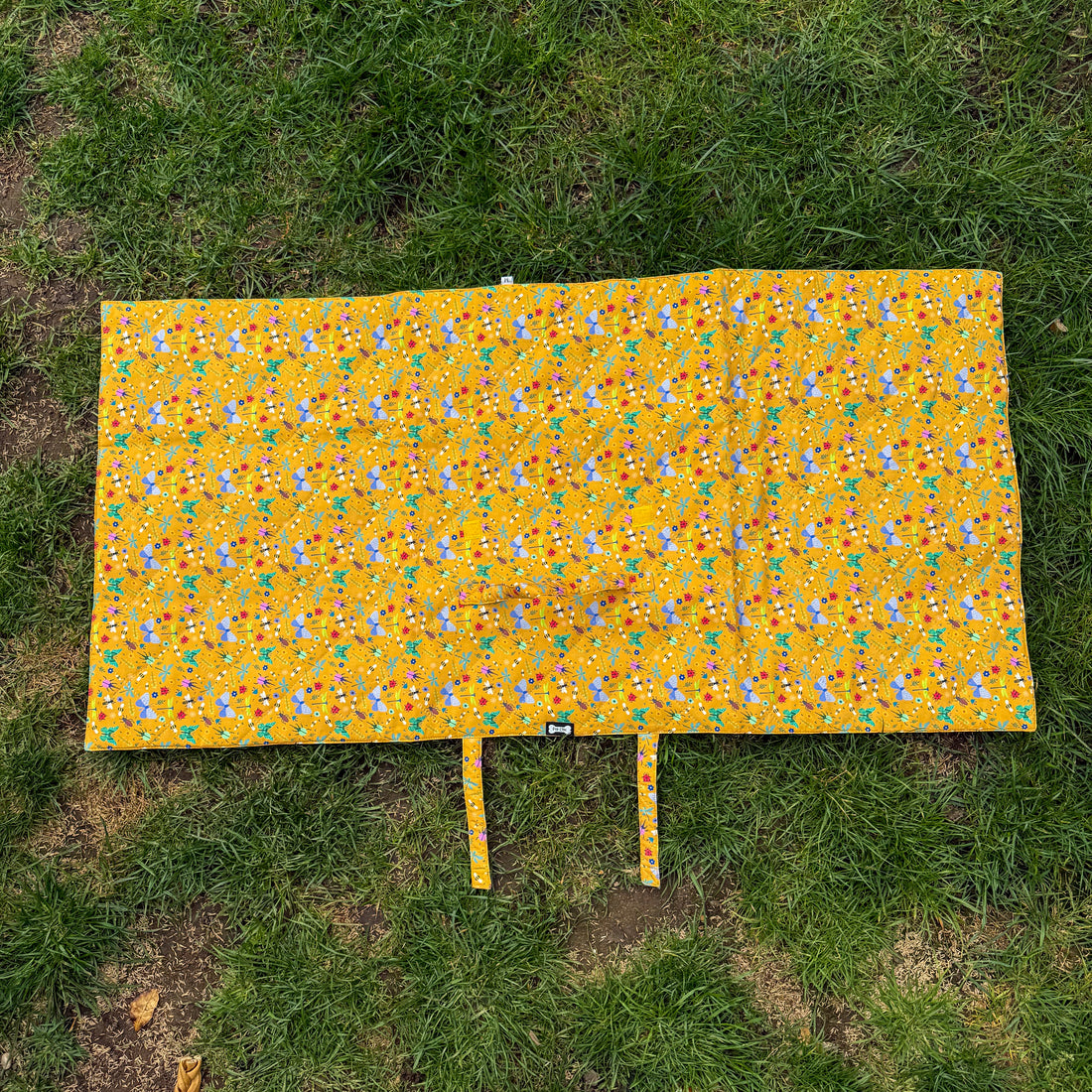 Summer Buzzin' Dog Settle Mat – Lightweight, Waterproof & Travel-Friendly | Shop Brit | UK Pet Shop | Pet Products